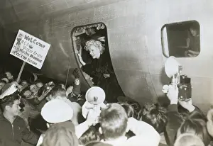 100000: Marilyn Monroe arriving at a U.S. Armed Forces
