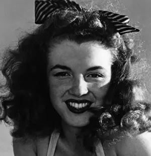 Curls: Marilyn Monroe, ca. 40s