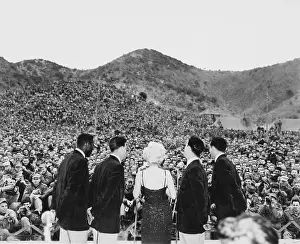 Backup: Marilyn Monroe performing for an estimated 13, 000