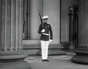Klan: Marine - Man - Uniform - Guard