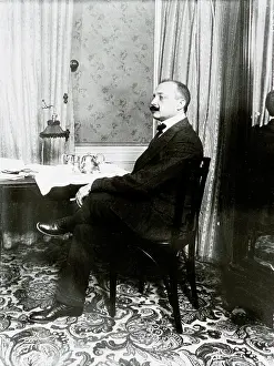 Marinetti: Marinetti in his study