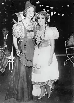 Oktober: Marion Davies and Mary Pickford in