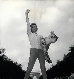 Liane: Marion Michael, German actress, in Paris