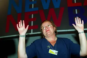 Winken: Marjorie Mo Mowlam MP