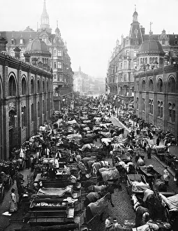 Coaches: Market activity at the Central Market Hall