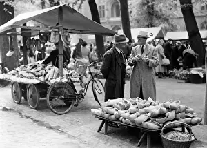 Slipper: Market in Muenster, 1935