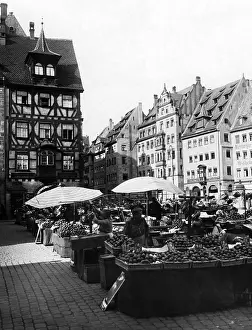 Sunshades: Market in Nuremberg 1930
