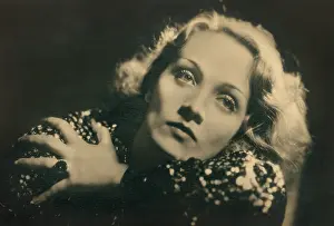 Glamor: Marlene Dietrich - Actress - Celebrity