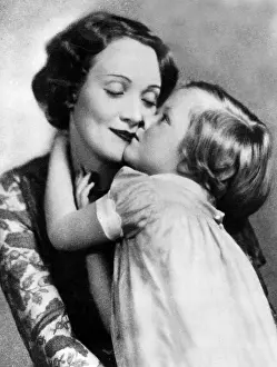 Sieber: Marlene Dietrich and her daughter Maria Sieber (1931)