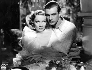 Sternberg: Marlene Dietrich and Gary Cooper in Morocco, 1930
