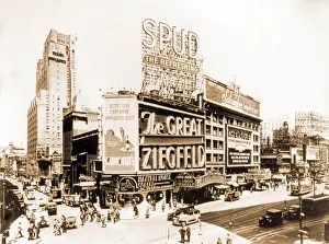 Florenz: The marquee of the Astor Theater on Broadway ?