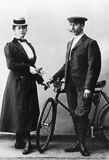 Cyclists: Married couple with bicycle, around 1910