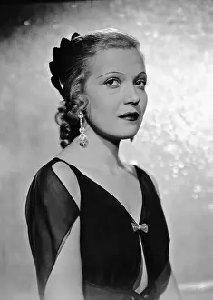 Geza: Martha Eggert in The Castle in Flanders, 1936