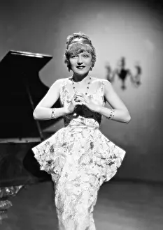 Geza: Martha Eggert in The castle in Flanders, 1936