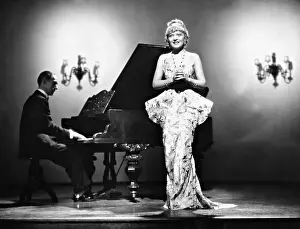 Geza: Martha Eggert in The castle in Flanders, 1936