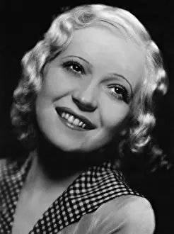 Carmine: Martha Eggerth in Walz under the stars