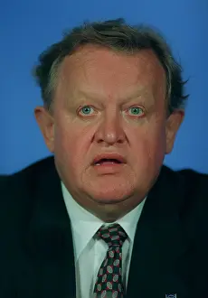 Martti: Martti Ahtisaari