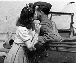 Marylin: Marylin Hare in a soldier camp, 1942