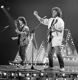 Ogonyok: Mashina vremeni ensemble performing, 1987
