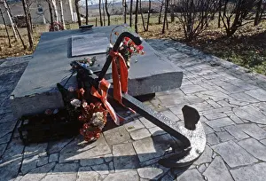 Seamen: Mass grave, 1986
