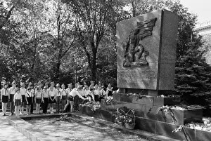 Ibarruri: Mass grave at Square of Fallen Fighters