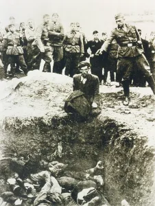 Corpses: MASS MURDER/POLAND/1942