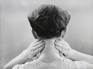 Massages: Massage from the hairline to the scapulas