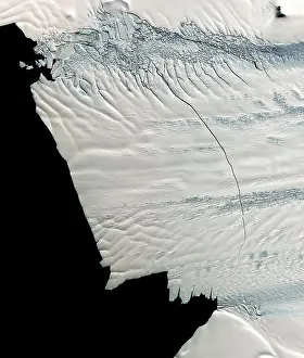 Draining: Massive crack across the Pine Island Glacier. ?