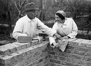 Apprentice: Master bricklayer and apprentice in Berlin, 1935