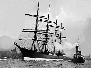 Masted: Four master Padua in the port of Hamburg