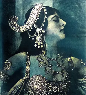 Guimet: Mata Hari in costume for Dagger Dance