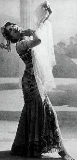 Hari: Mata Hari, Dutch Exotic Dancer and Courtesan