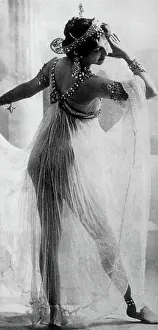 Hari: Mata Hari, Dutch Exotic Dancer and Courtesan