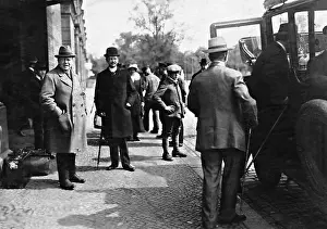 Matthias: Matthias Erzberger and Hans Bell return their return from th