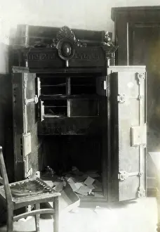 Impoverished: Max Hoelzl's safe, 1920