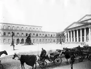 Coachmen: Max-Josef-Square in Munich