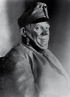 Piscator: Max Pallenberg as Soldier Schwejk
