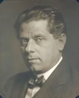 Angular: Max Reinhardt