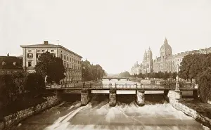 Isar: Maximiliansbruecke in Munich