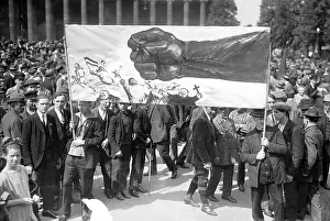 Capitalists: May Day celebrations of the KPD in Berlin, 1926
