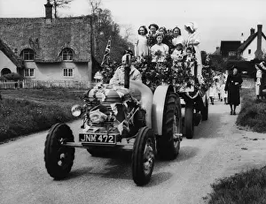 Ickwell: MAY DAY TRACTOR