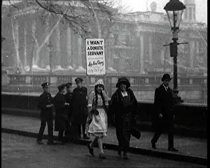 Duprez: May Moore Duprez Walking Around the Streets