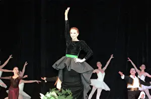 Plisetskaya: Maya Plisetskaya with ballet dancers from the
