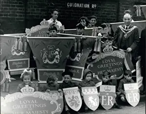 Plaistow: Mayor and children in Coronation Road, Plaistow, East London