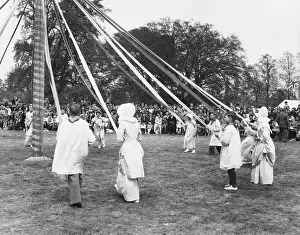 Ickwell: MAYPOLE DANCING, ICKWELL