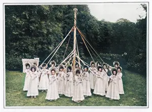 Wokingham: Maypole in Wokingham