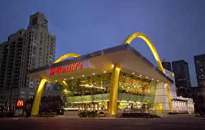 Hamburgers: McDonald's restaurant flagship 50th anniversary ?