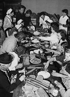 Nutrition: Meal for bomb victims, 1943