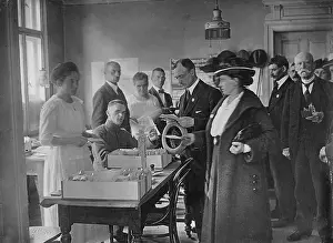 Assistants: Meal voucher distribution during the referendum in West Prus