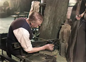 Incolourisedpic: MEASURING A GLASS VASE